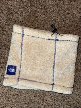 The North Face Cream Sherpa Neck Gaiter with Navy Stitching